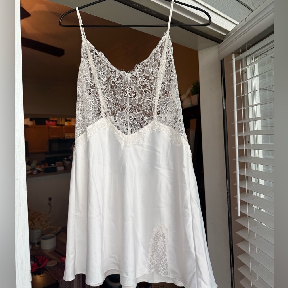 New Victoria’s Secret Lace and Satin Bridal Lingerie White Ivory Slip Dress